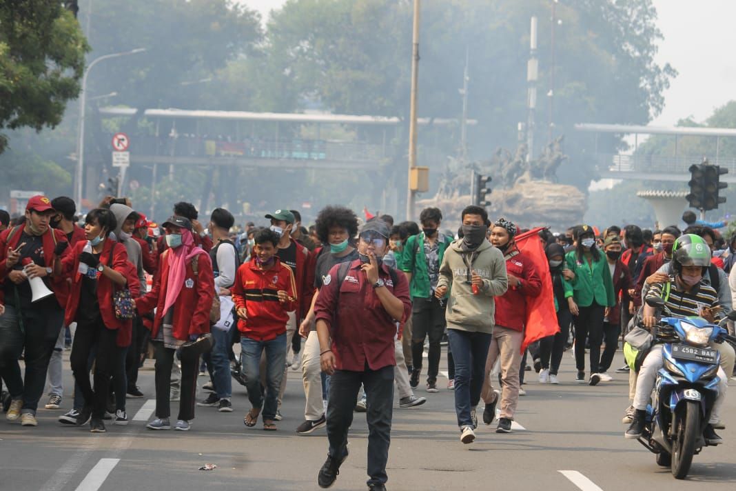 Sejumlah peserta aksi tolak Omnibus Law di Jakarta. (Foto:Asmanu Jose/Ngopibareng.id)