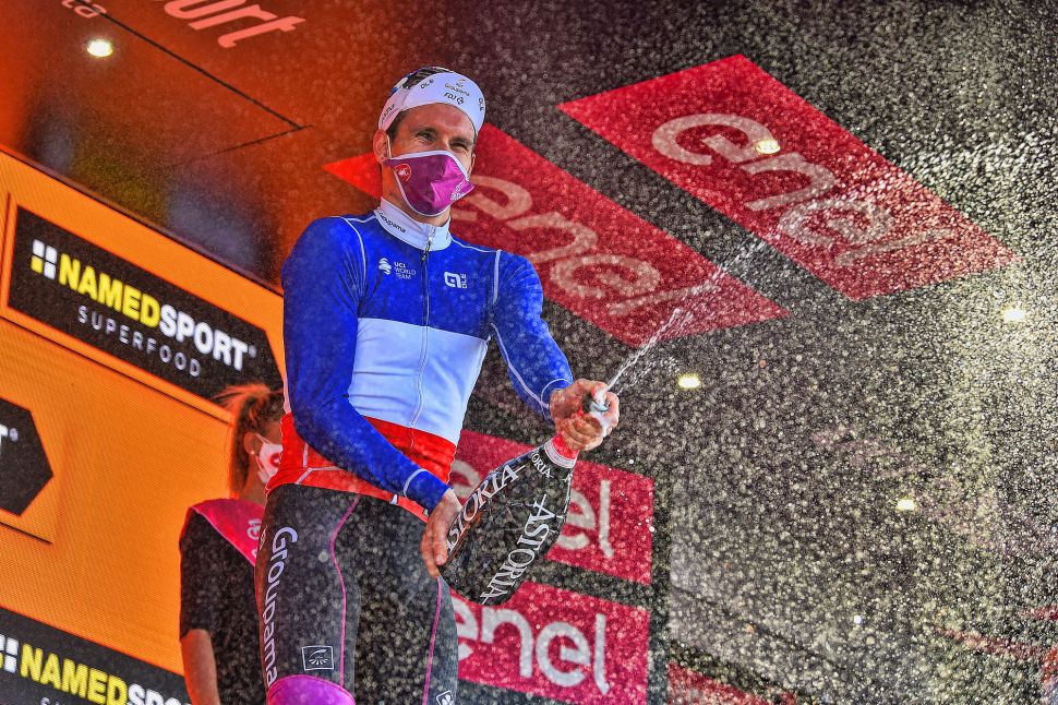 Arnaud Demare (Groupama FDJ) berhasil kalahkan Peter Sagan (Bora Hansgrohe) dan memenangkan etape 7 Giro  d'Italia. (Foto: Yudy Hananta)