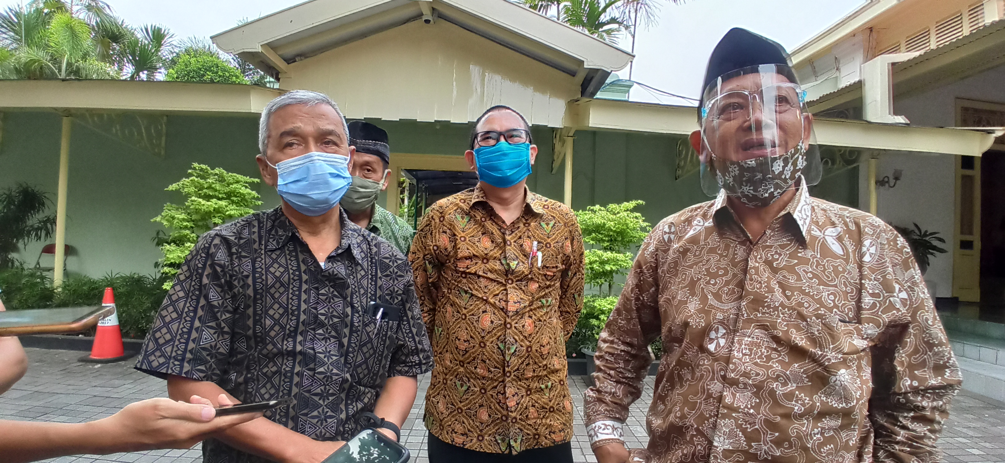 Wakil Ketua Umum PBNU, Maksum Machfoed (kanan) dan Ketua PP Muhammadiyah Busyro Muqoddas di Yogyakarta. (Foto: Istimewa)