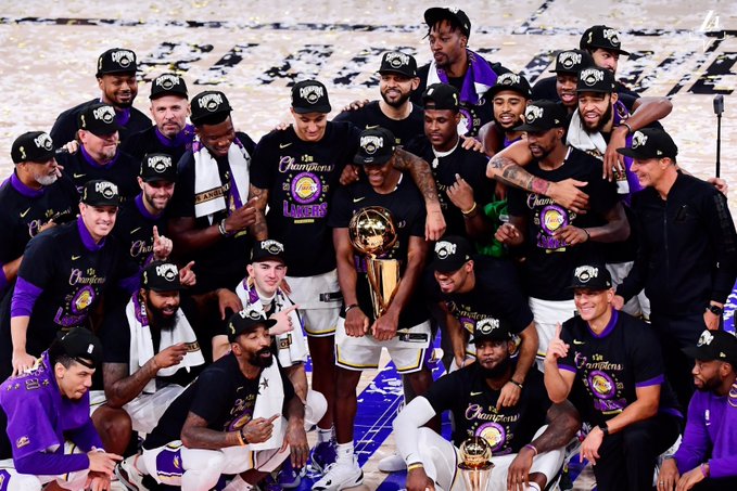 Para pemain LA Lakers merayakan gelar juara NBA 2020. (Foto: Twitter/@Lakers)