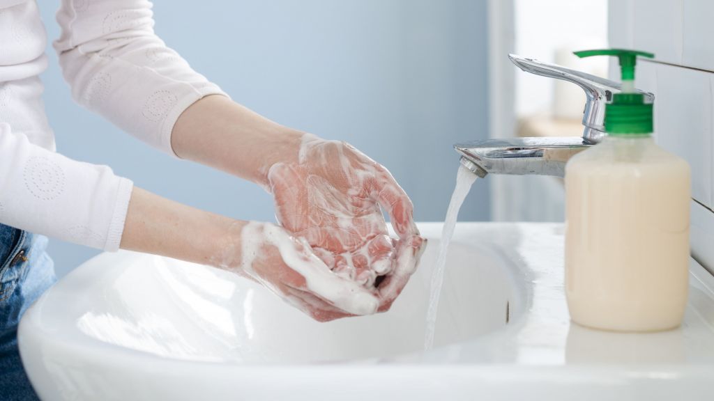 Ilustrasi mencuci tangan dengan air dan sabun. (Foto: google)