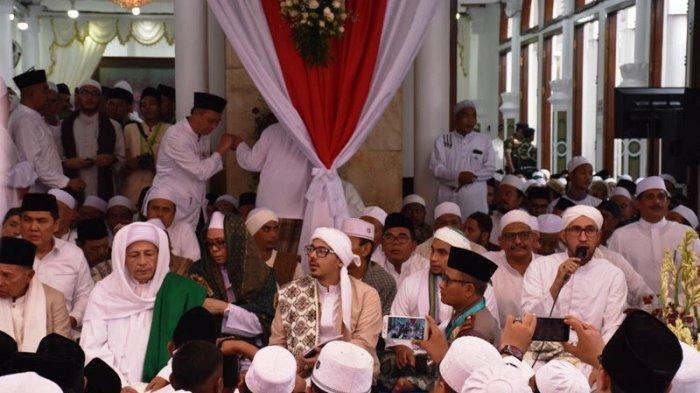 Habib Luthfi bin Yahya dikenal dengan majelis Kanzus Shalawat di Pekalongan. (Foto: Istimewa)