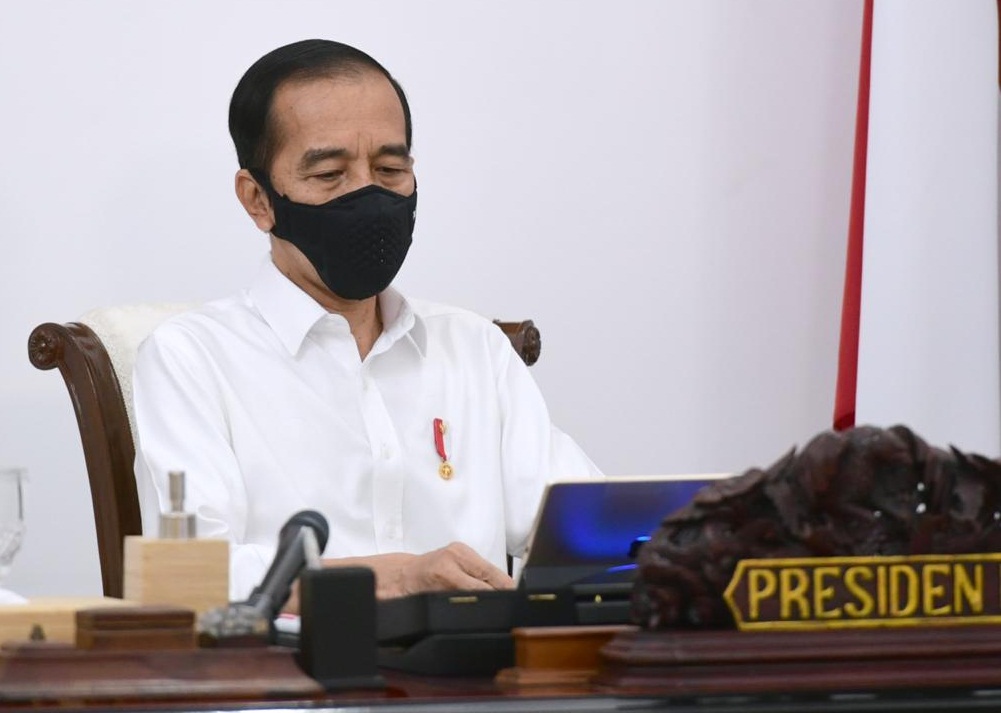 Presiden Joko Widodo saat memimpin rapat kabinet terbatas dari Istana Merdeka. (Foto: Setpres)