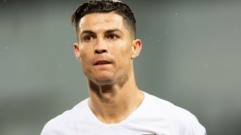 Cristiano Ronaldo dinyatakan terpapar virus corona atau Covid-19. Ia berstatus orang tanpa gejala atau OTG. (Foto: Instagram)