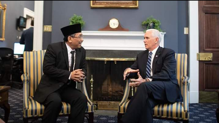 Pertemuan Katib 'Aam Pengurus Besar Nahdlatul Ulama (PBNU), KH Yahya Cholil Staquf bersama Wakil Presiden Amerika Serikat, Mike Pence. (Foto: Istimewa)