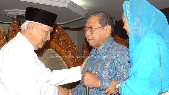 KH Abdurrahman Wahid saat bersama Pak Harto. (Foto: gusdurian)