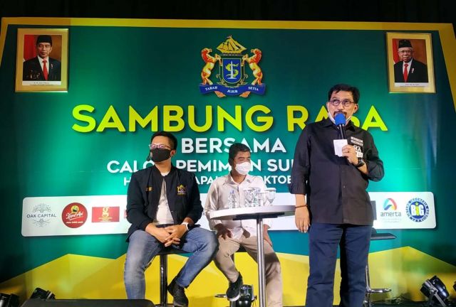 Cawali Surabaya, Machfud Arifin didampingi Cawawali, Mujiaman Sukirno ketika menyampaikan programnya dalam kegiatan Sambung Rasa Kadin Surabaya, Rabu 14 Oktober 2020 malam. (Foto: Istimewa)