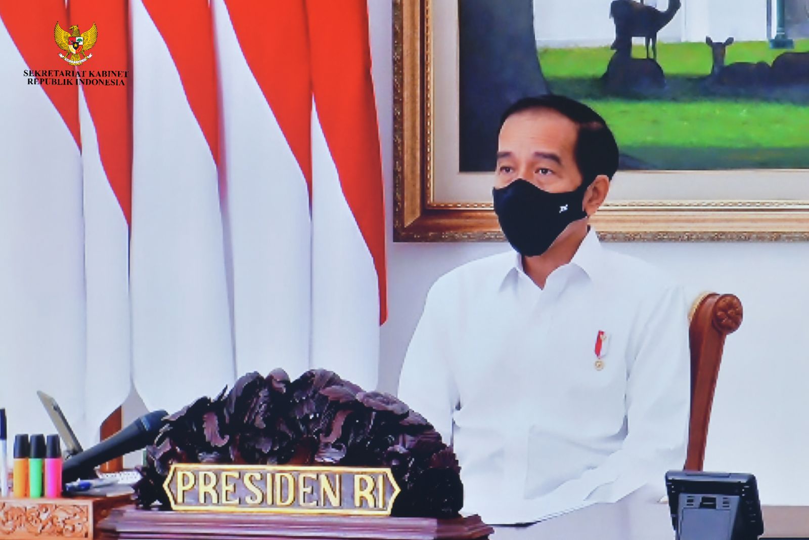 Presiden Jokowi saat memberikan pengantar rapat terbatas membahas persiapan pertemuan GPDRR 2022. (Foto: Sekpres)