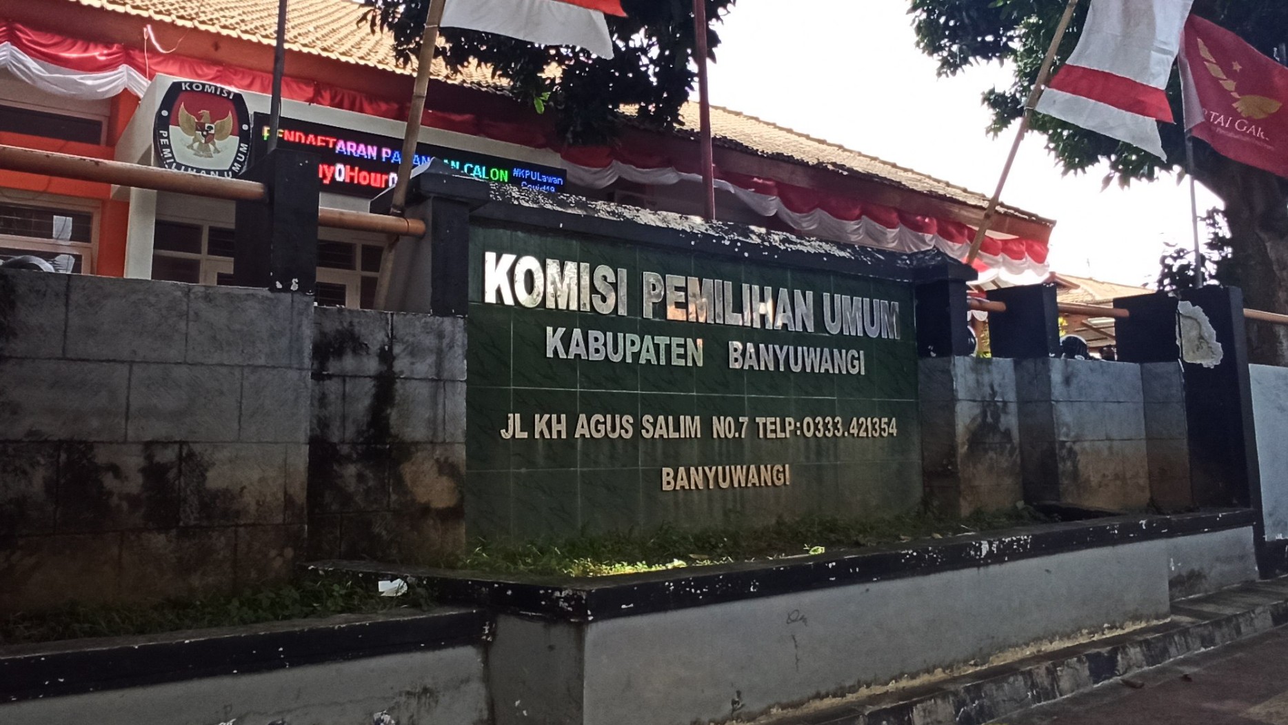 Kantor KPU Banyuwangi (foto : Muh Hujaini/Ngopibareng.id)