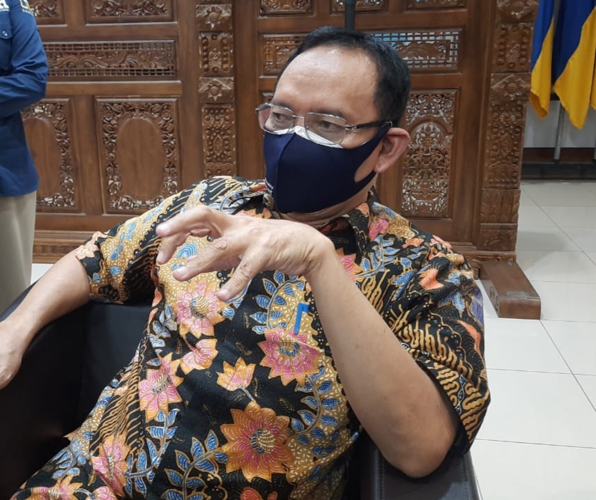 Rektor Unair, Prof Nasih saat ditemui wartawan, Kamis, 15 Oktober 2020.(Foto: Pita Sari/Ngopibareng.id)