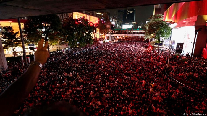 Ribuan pengunjuk rasa di Thailand menyerukan reformasi. (Foto: Deutsche Welle)