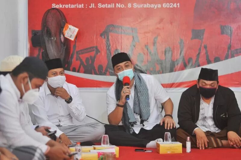 Cawali Surabaya Eri Cahyadi di acara deklarasi dukungan dari para guru ngaji TPA/TPQ dan Khotmil Quran yang digelar di Kantor DPC PDI Perjuangan Surabaya. (Foto: Media Center Eri-Armuji)