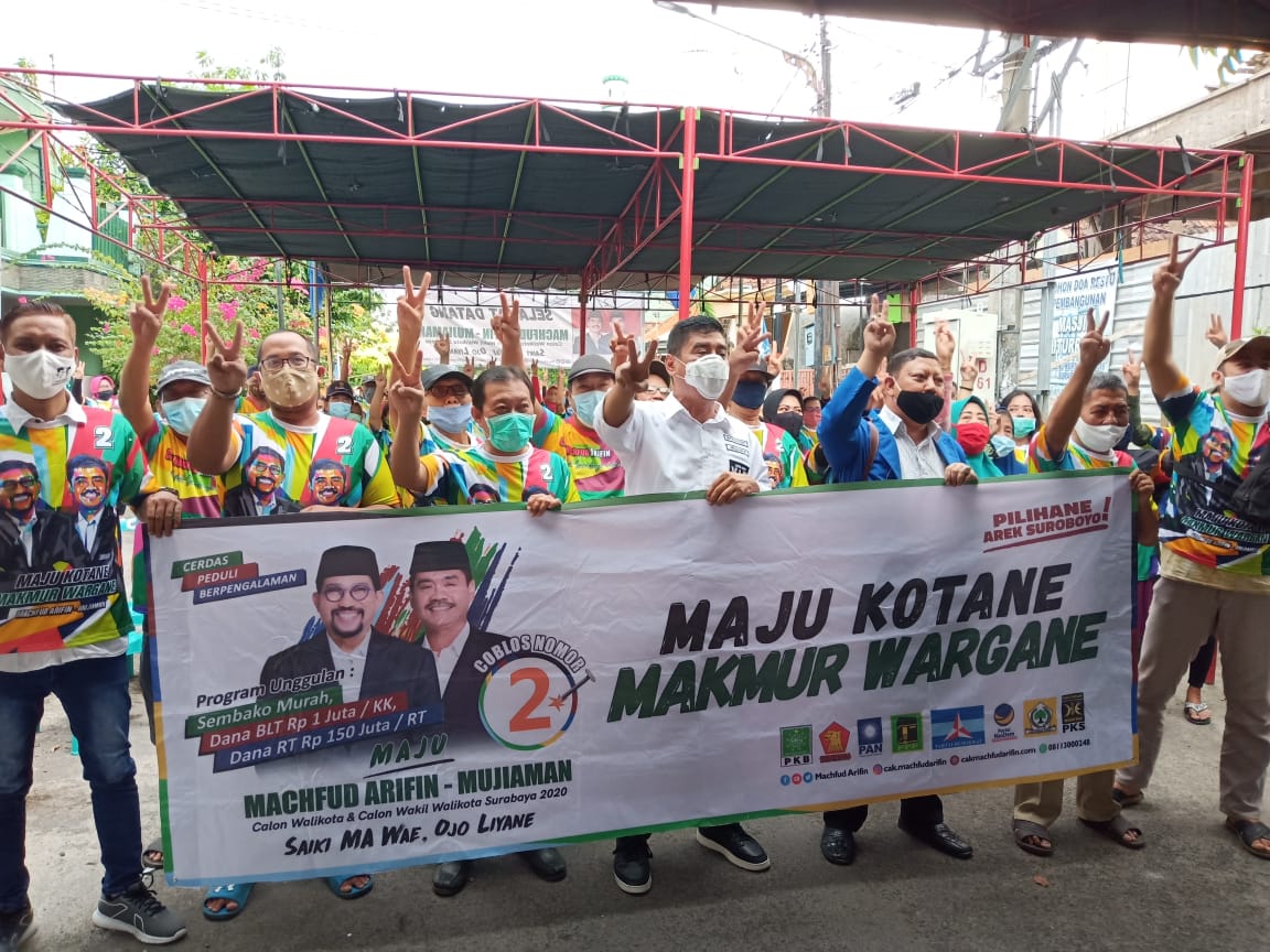Cawawali Surabaya, Mujiaman Sukirno bersama dengan warga RW 3 Gubeng Kertajaya, Minggu 18 Oktober 2020. (Foto: Tim MAJU)