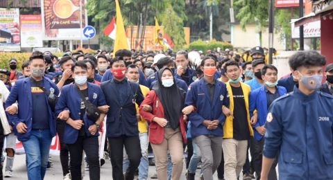 Aksi mahasiswa menolak UU Cipta Kerja. (Foto: Ant)