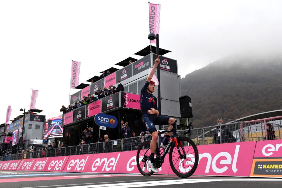 Tao Geoghagan (Ineos  Grenadiers) memenangkan etape 15 Giro d'Italia. (Foto: Istimewa)