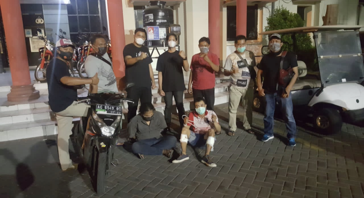 Tersangka pencurian sembilan sepeda motor, ketika berada di Polrestabes Surabaya (Foto. Istimewa)
