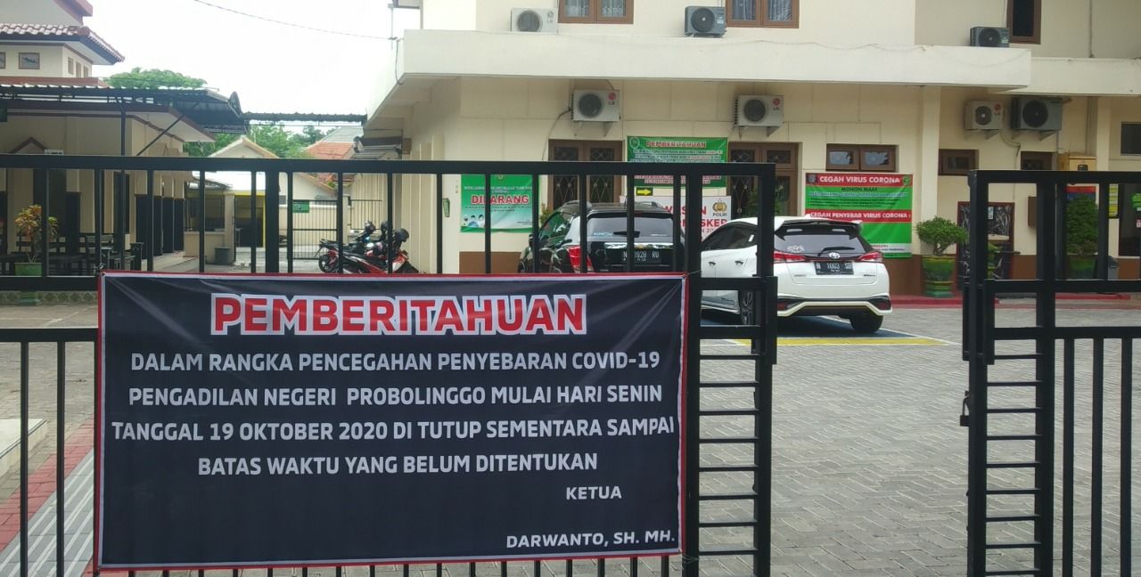 Pengadilan Negeri (PN) Kota Probolinggo ditutup sementara pasca empat pegawainya positif Covid-19. (foto: Ikhsan Mahmudi/Ngopibareng.id)