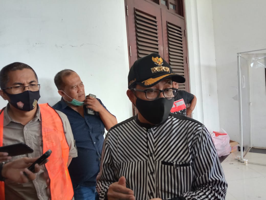 Walikota Malang, Sutiaji saat ditemui di depan Gedung DPRD Kota Malang (Foto: Lalu Theo/Ngopibareng.id)