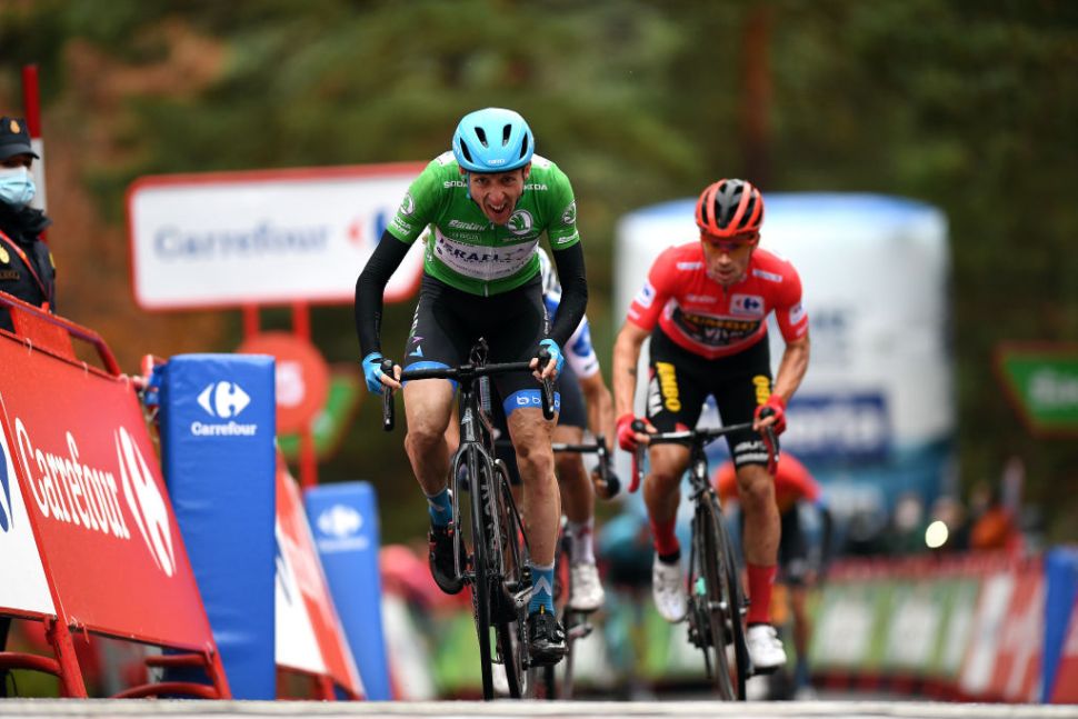 Dan Martin berhasil mengalahkan Roglic dan Carapaz di Etape 3 Vuelta a Espana (Istimewa)