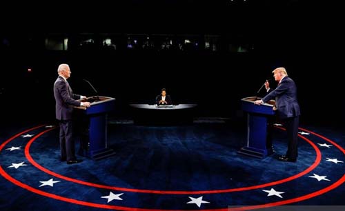 Dua calon presiden Amerika Serikat, Donald Trump (kanan) dan Joe Biden menjalani debat terakhir di Belmont University, Nashville, Tennessee, Jumat. (Foto:Antara/Rtr)