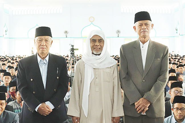 Pimpinan baru Ponpes Gontor Ponorogo: KH Hasan Abdullah Sahal, KH Akrim Mariyat, Prof KH Amal Fathullah Zarkasyi. (Foto: Istimewa)