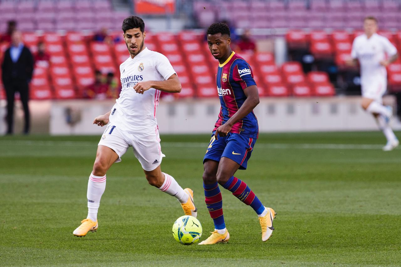 Ansu Fati pencetak gol saat lawan Real Madrid dalam lanjutan Liga Spanyol pekan ke-7. (Foto: AP Photo) 