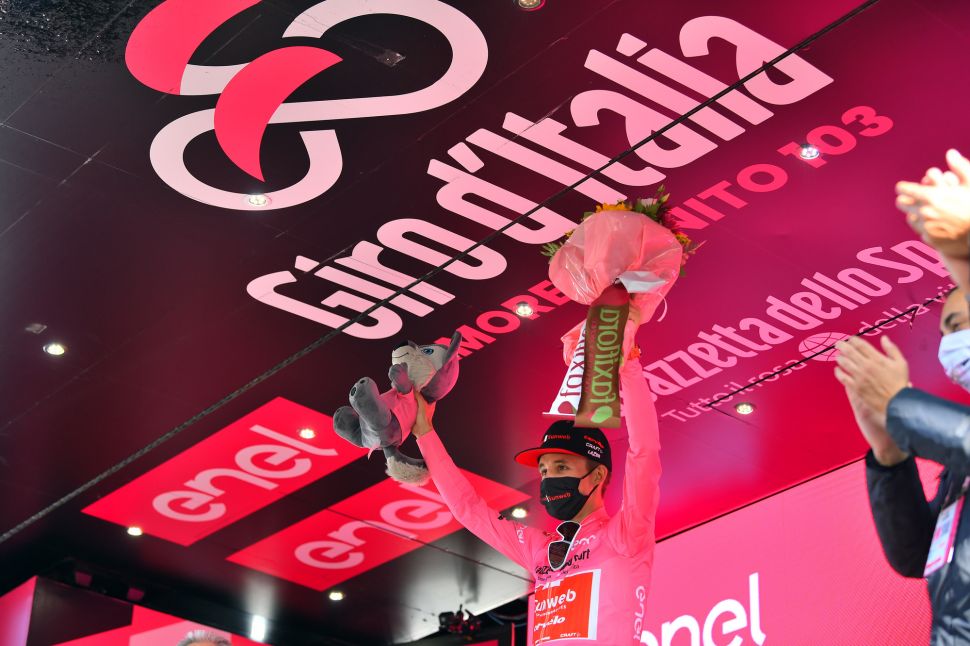 Jil Hindley mengenakan maglia  rosa di etape terakhir hari Minggu malam WIB, mampukah dia jadi juara Giro  d'Italia 2020. (Foto: Istimewa)