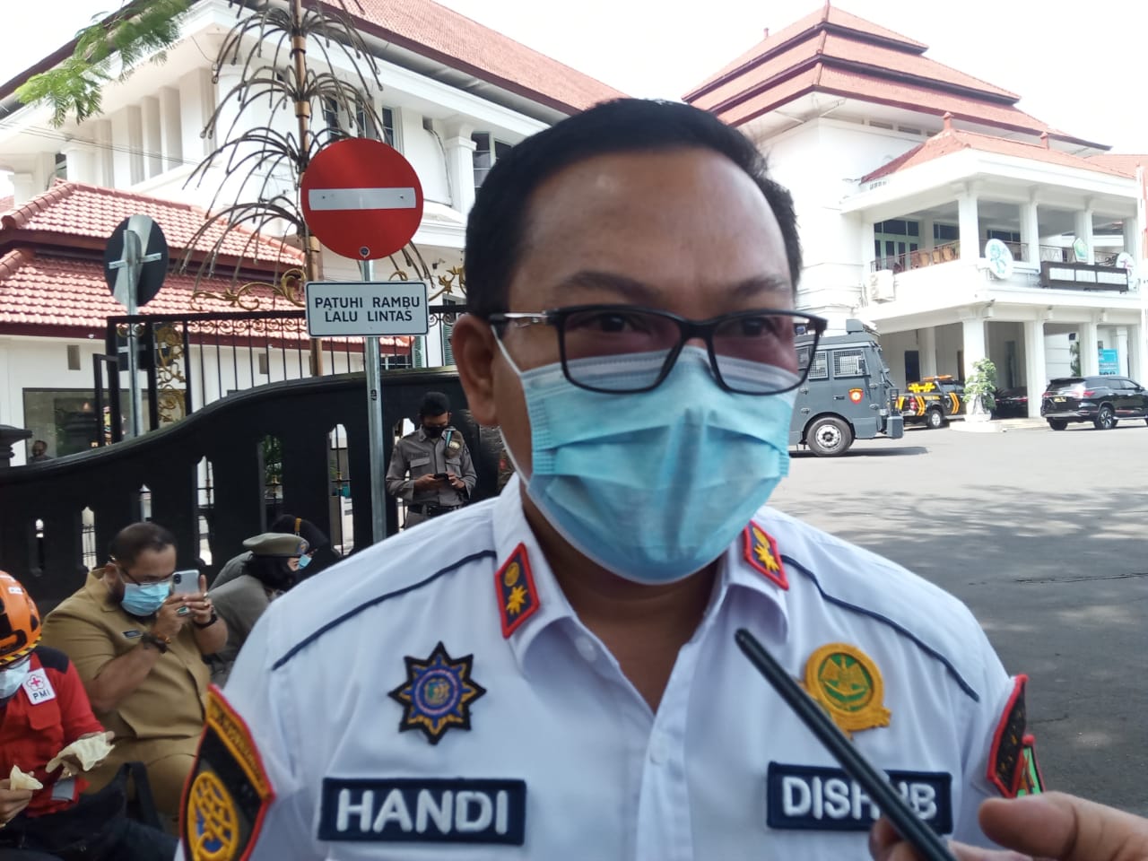 Kadishub Kota Malang, Handi Priyanto saat ditemui di depan Balai Kota Malang, Jawa Timur. (Foto: Lalu Theo/Ngopibareng.id)