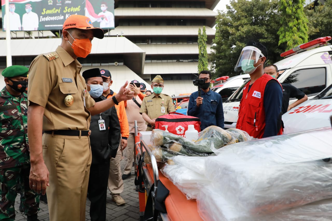 Gubernur Jawa Tengah inspeksi sarana dan alat Tim Gabungan Kesiapsiagaan Bencana yang akan diturunkan pada libur panjang nanti. (Foto: Istimewa)