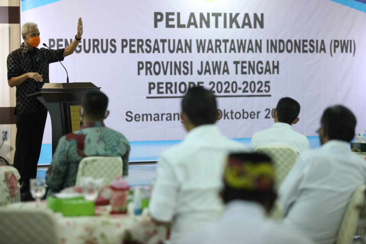 Gubernur Jawa Tengah Ganjar Pranowo menghadiri pelantikan pengurus Persatuan Wartawan Indonesia (PWI) Provinsi Jawa Tengah periode 2020-2025, Selasa 27 Oktober 2020. (Foto: Dok. Pemprov Jateng)