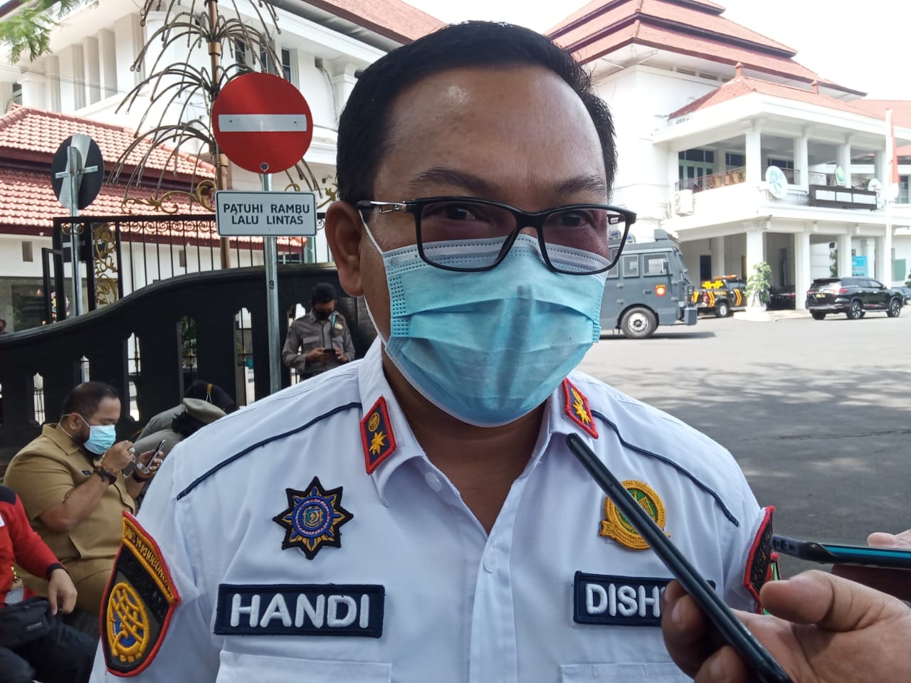 Kepala Dishub Kota Malang, Handi Priyanto saat ditemui di depan Balai Kota Malang (Foto: Lalu Theo/Ngopibareng.id)