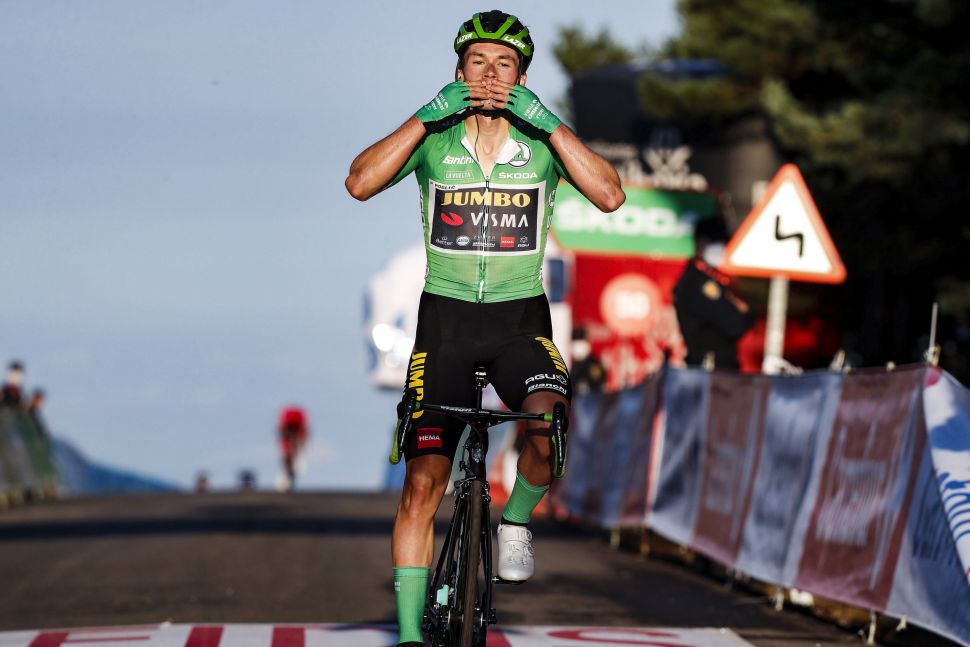 Primoz Roglic (Jumbo Visma) memenangkan etape 8 Vuelta a Espana dan mendekat ke Carapaz di Klasemen General Classification. (Foto: Istimewa)