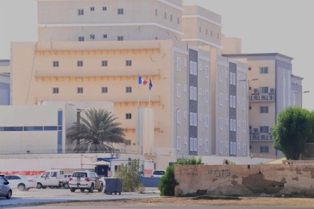 Seorang petugas Konsulat Prancis di Jeddah, Arab Saudi, diserang orang tak dikenal. Diduga tragedi ini buntut dari kasus pelecehan Islam di Prancis. (Foto: arrahmah.com).