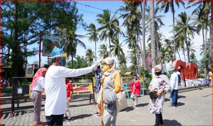 Salah satu bentuk kesiapan salah satu objek wisata menyambut era normal baru di Kabupaten Banyuwangi, Jawa Timur, Senin (22/6). (Foto: Antara/Pemkab Banyuwangi)