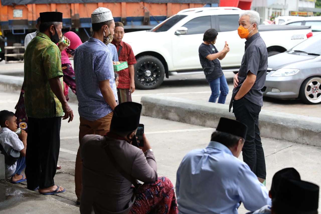 Gubernur Ganjar Pranowo saat mengecek rest area. (Foto: Ist/Ngopibareng.id)