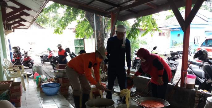 Dapur umum Pemkab Pasuruan untuk korban banjir. (Foto: Dok Humas)