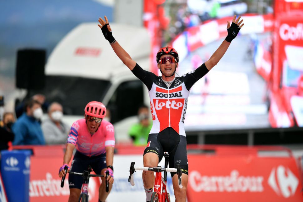 Tom Wellens (Lotto Soudal) berhasil mengalahkan Michael Woods (EF Pro Cycling) di sprint etape 14  Vuelta a Espana. (Foto: istimewa)