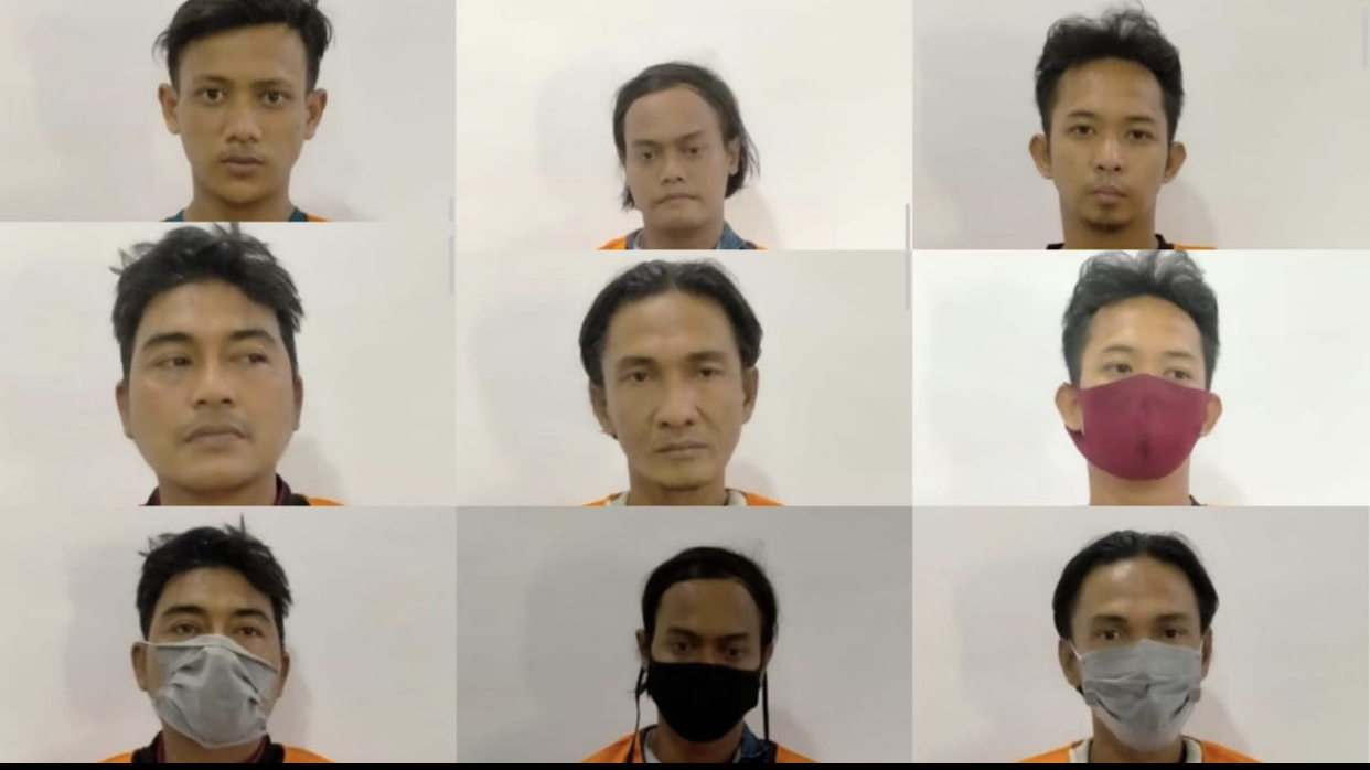 Sembilan orang yang diamankan polisi saat konsumsi sabu-sabu bareng. (Foto: Dokumentasi Polsek Asemrowo)