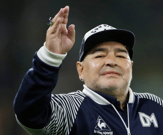 Legenda sepak bola dunia Diego Maradona usai menjalani operasi otak. (Foto: YouTube)