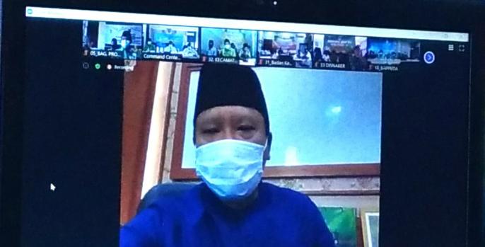 Bupati Pasuruan Irsyad Yusuf saat membuka acara Qotmil Qur'an secara virtual. (Foto: Dok Pasuruan)