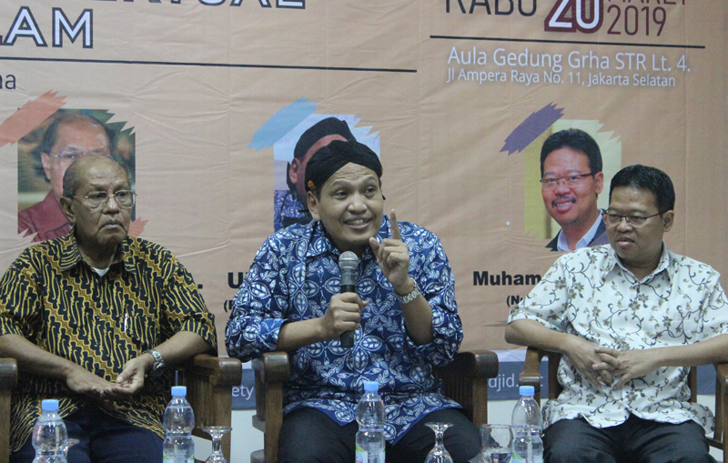 Ulil Abshar Abdalla, Pengampu Ngaji Virtual Kitab Ihya Ulumuddin, bersama Ignas Kleden (kiri) dalam suatu forum diskusi. (Foto: Istimewa) 