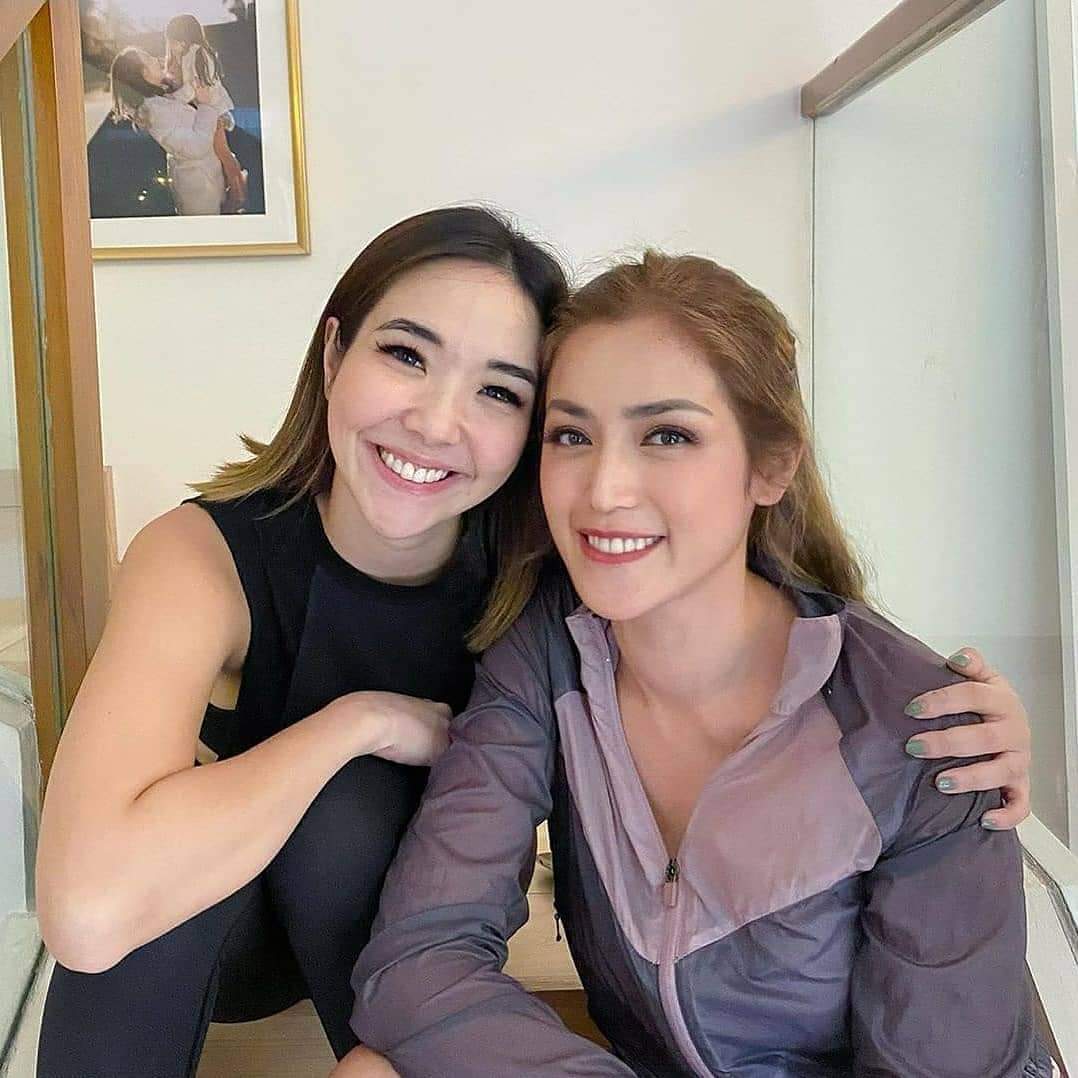 Jessica Iskandar (kanan) pose bersama Gisella Anastasia. (Foto: Instagram)