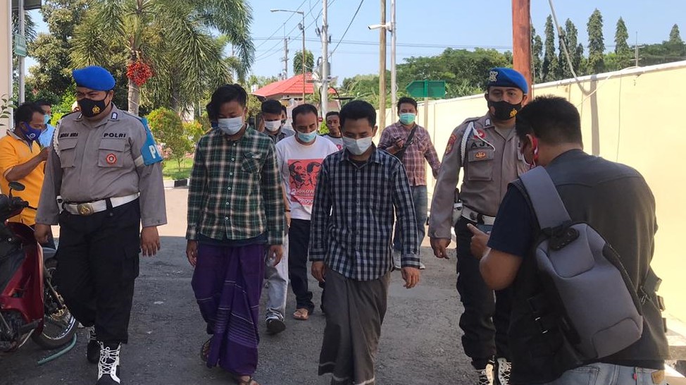 Polres menangkap tujuh pelaku penyebar video yang isinya diduga hoaks terkait jenazah Covid-19 di Kabupaten Probolinggo. (foto: Ikhsan Mahmudi/Ngopibareng.id)