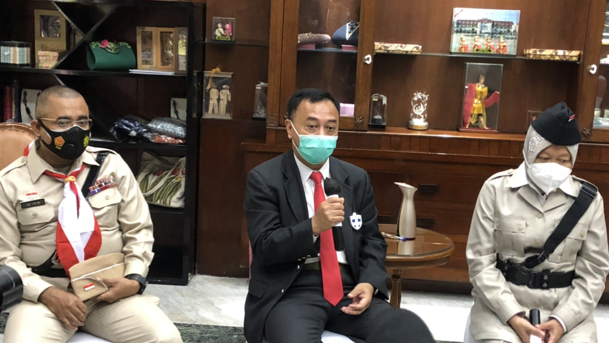 Staf Khusus Kepala BIN, dr Suyanto, ketika bertemu Wali Kota Surabaya, Tri Rismaharini, di Rumah Dinasnya, Selasa 10 November 2020. (Foto: Andhi Dwi/Ngopibareng.id)
