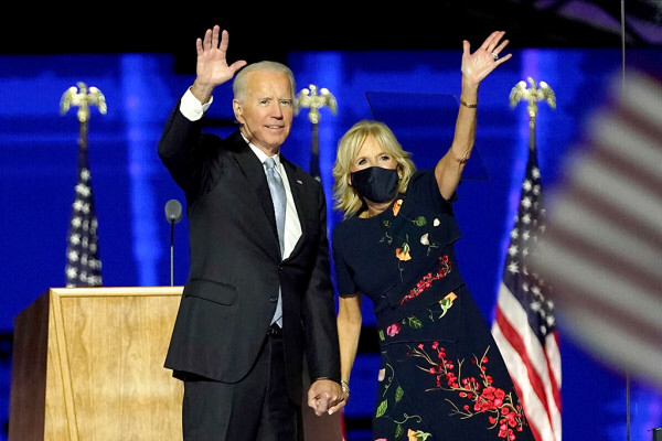 Joe Bidden dan istrinya Jill Bidden usai pidato sebagai Presiden Terpilih AS.