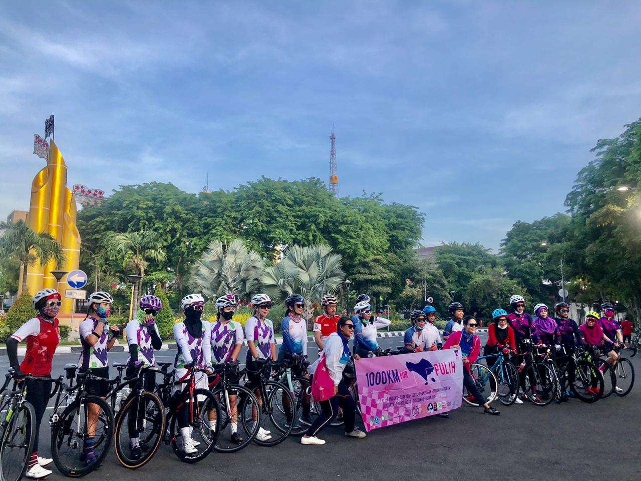Team 1000 km saat berangkat dari Surabaya, 11 November. (Istimewa)