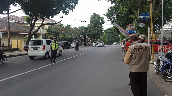 Operasi Yustisi Penegakan Disiplin Masker di Jalan Raya Dieng, Sukun, Kota Malang (Foto: Lalu Theo/Ngopibareng.id)