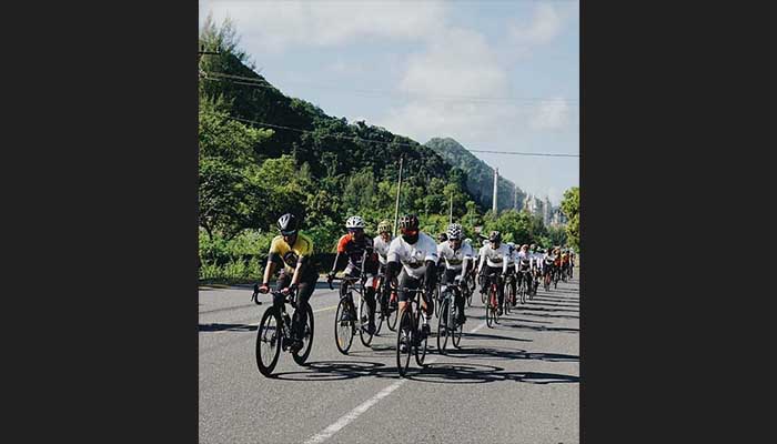 Kodam Iskandar Muda bersama road bike Aceh mendampingi Letjen (purn) TNI Tatang Sulaiman, mantan Wakasad gowes di Aceh. (Foto: Istimewa)