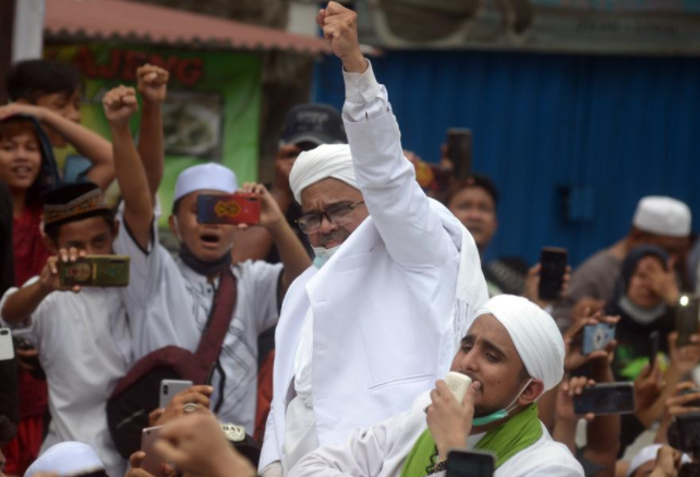 Pemimpin Front Pembela Islam (FPI), Rizieq Syihab pulang ke Indonesia bertepatan dengan peringatan Hari Pahlawan, 10 November 2020. (Foto: Istimewa)