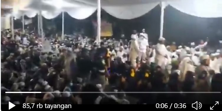 Warganet kritik BNPB akibat menyumbang 20 ribu masker di acara Rizieq Syihab. Suasana acara Rizieq Syihab, Sabtu 14 Novembeer 2020. (Twitter)